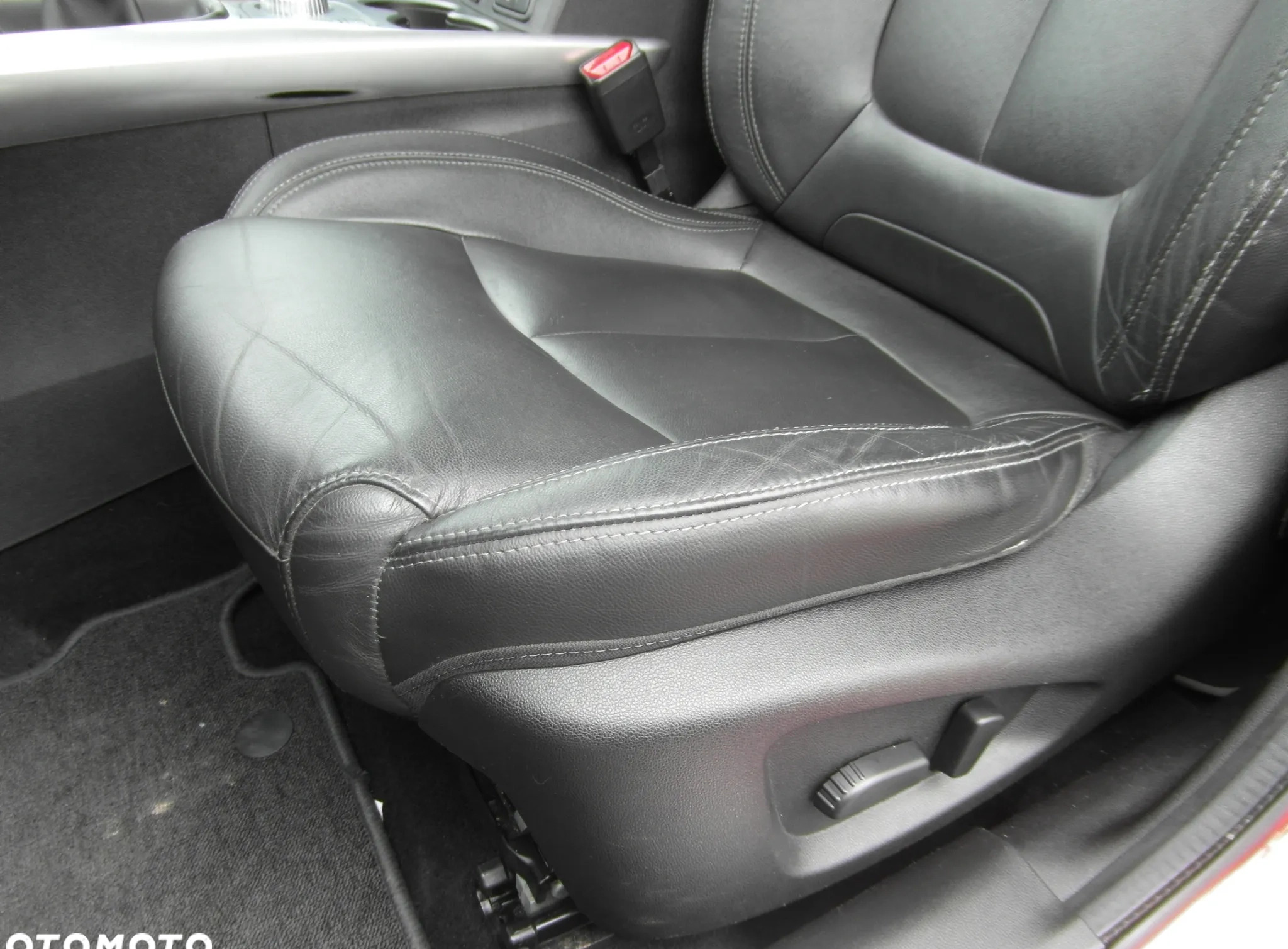 Renault Kadjar cena 60900 przebieg: 143000, rok produkcji 2016 z Milanówek małe 781